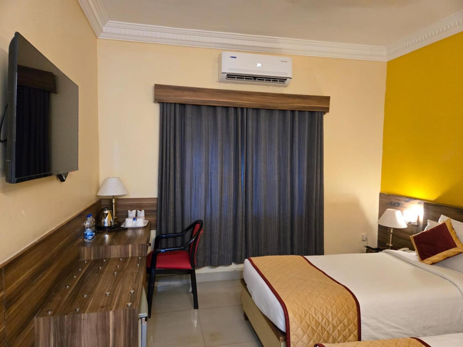 Hotel Badami Court Екстер'єр фото