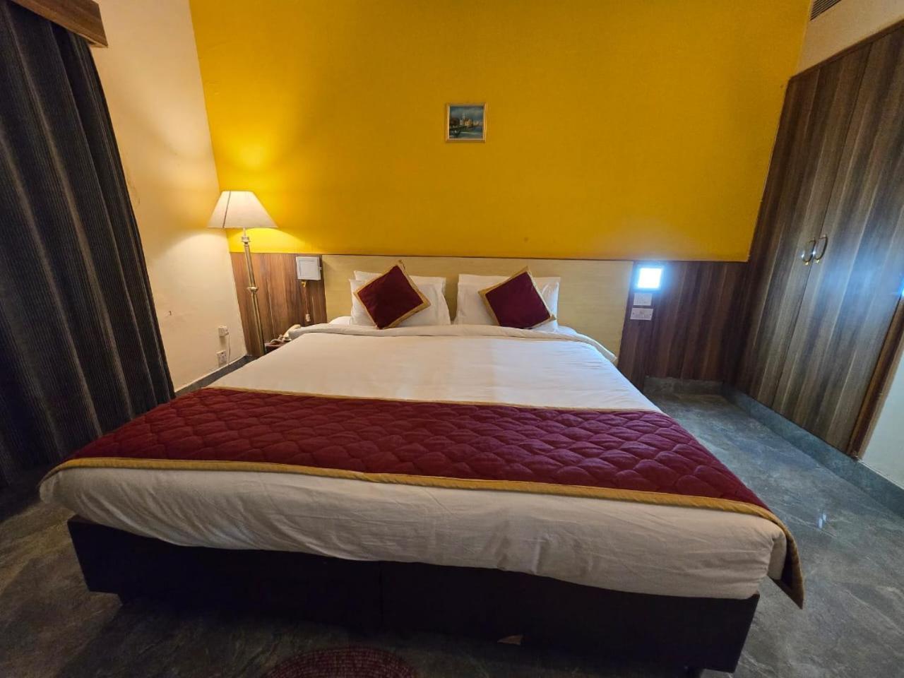 Hotel Badami Court Екстер'єр фото