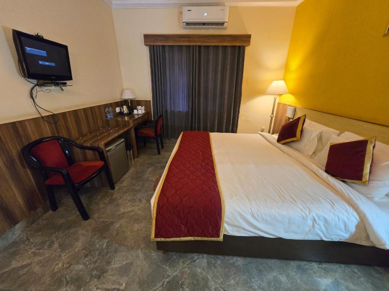 Hotel Badami Court Екстер'єр фото