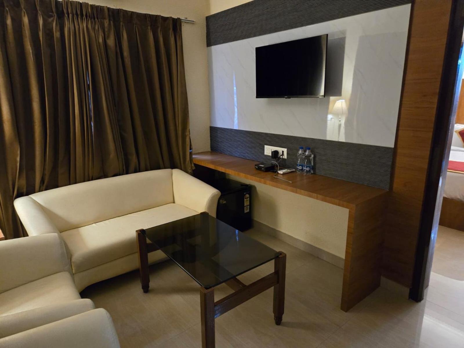 Hotel Badami Court Екстер'єр фото